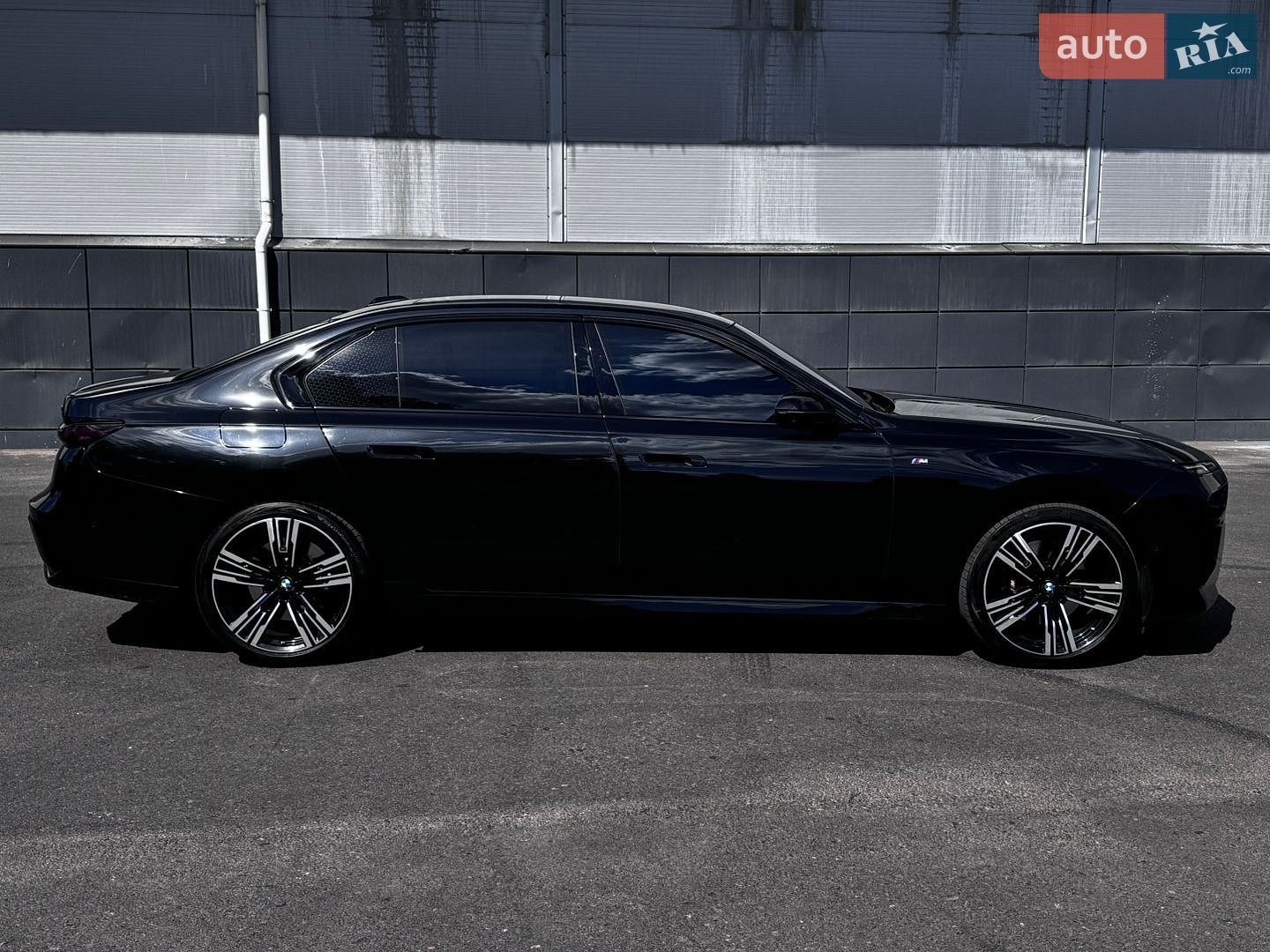 BMW 7 Series 2024 VIN WBA21EJ070CT40193 фото оголошення 2 з 51
