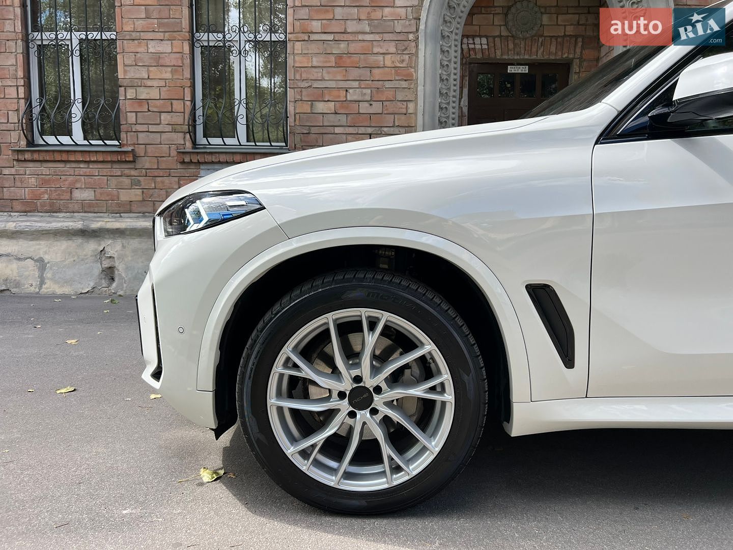 BMW X5 2021 VIN 5UXCR6C0XM9H53281 фото оголошення 4 з 24
