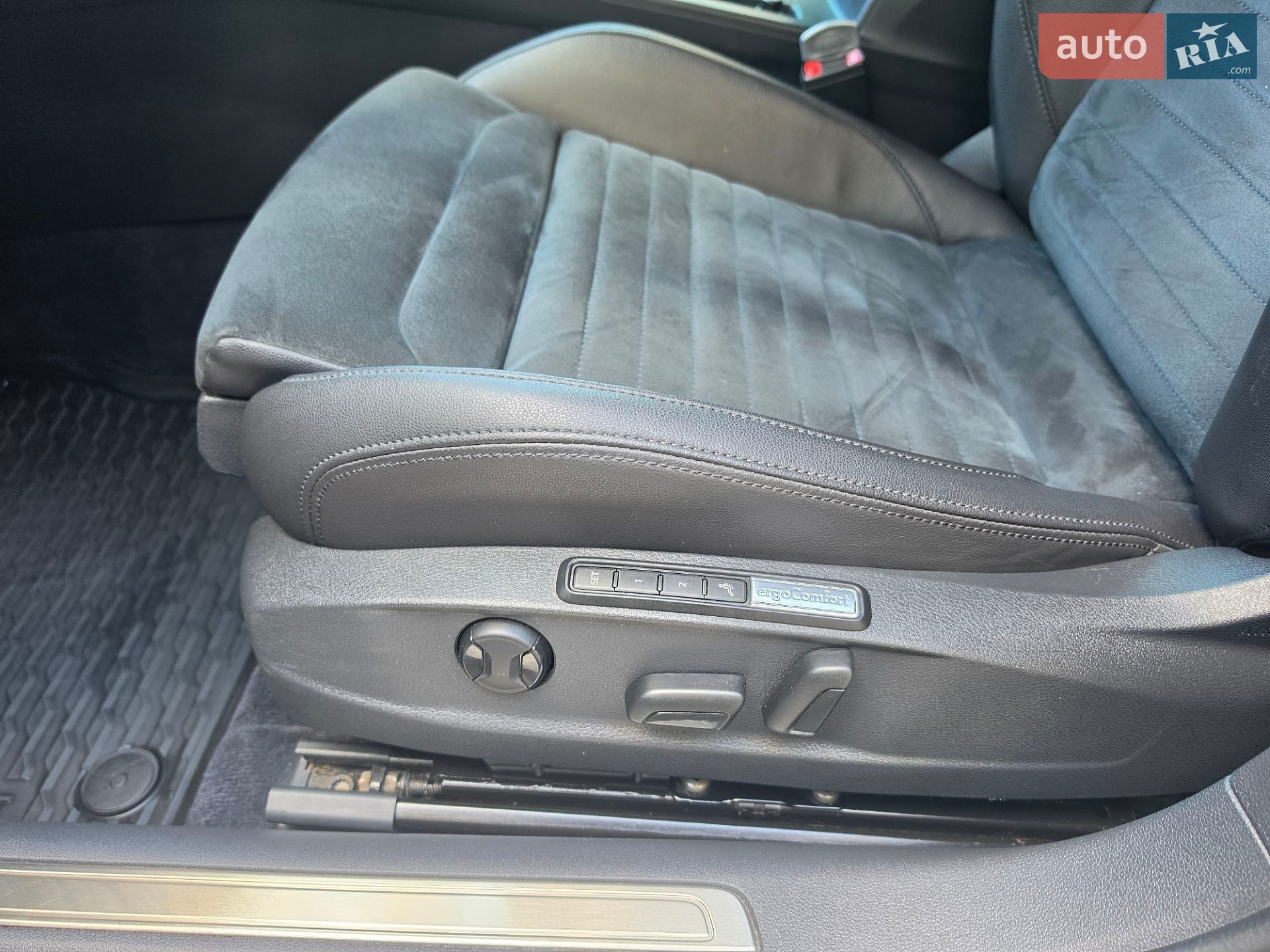 Volkswagen Passat 2018 VIN WVWZZZ3CZKE021404 фото оголошення 16 з 34