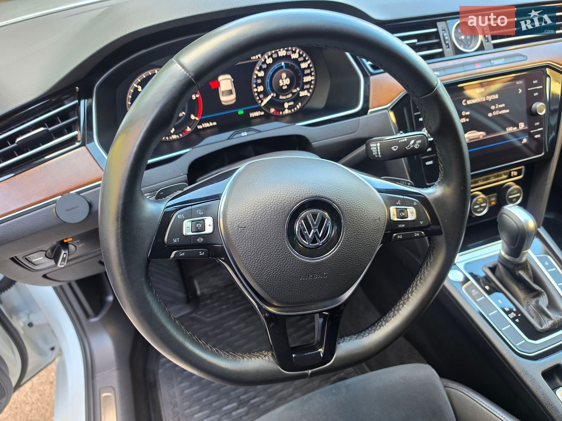 Volkswagen Passat 2018 VIN WVWZZZ3CZKE021404 фото оголошення 18 з 34