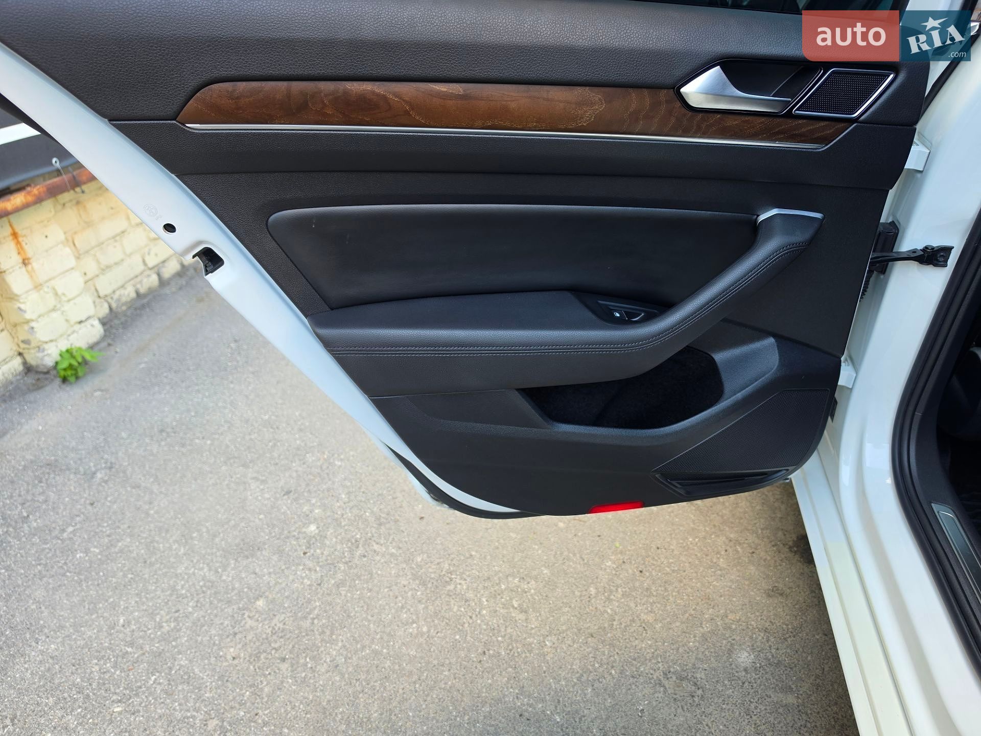 Volkswagen Passat 2018 VIN WVWZZZ3CZKE021404 фото оголошення 19 з 34