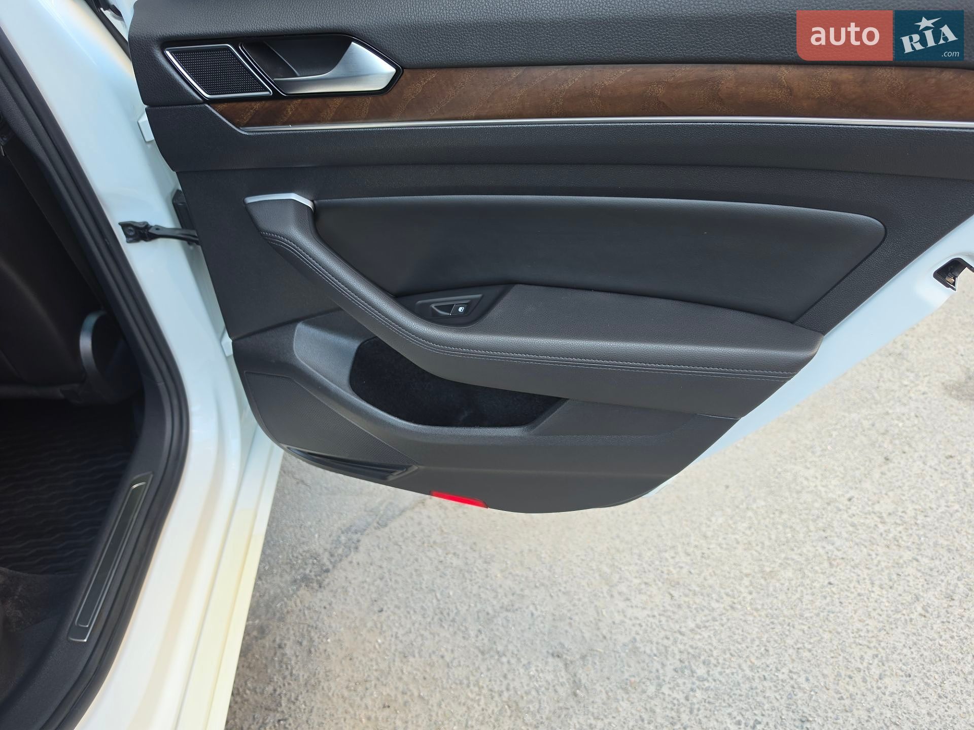 Volkswagen Passat 2018 VIN WVWZZZ3CZKE021404 фото оголошення 26 з 34