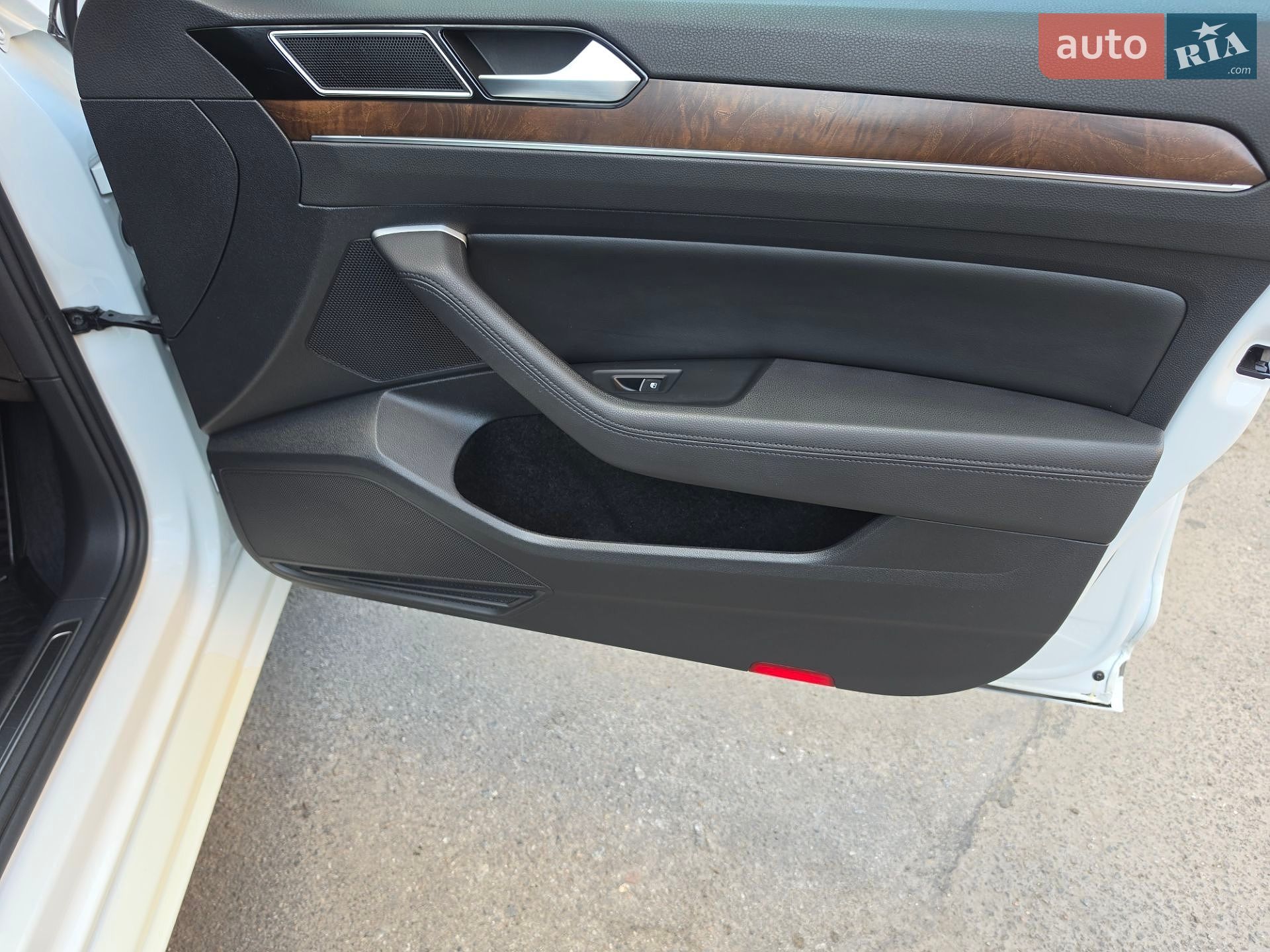 Volkswagen Passat 2018 VIN WVWZZZ3CZKE021404 фото оголошення 28 з 34