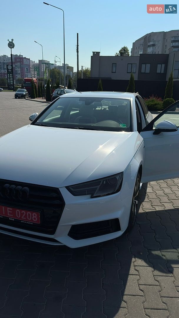 Audi A4 2018 VIN WAUDNAF41JA131191 фото оголошення 2 з 30