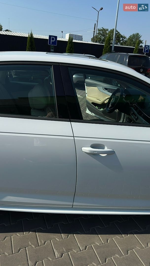 Audi A4 2018 VIN WAUDNAF41JA131191 фото оголошення 7 з 30