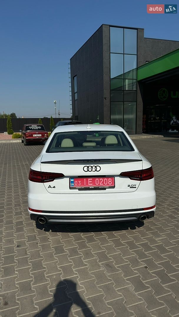 Audi A4 2018 VIN WAUDNAF41JA131191 фото оголошення 12 з 30
