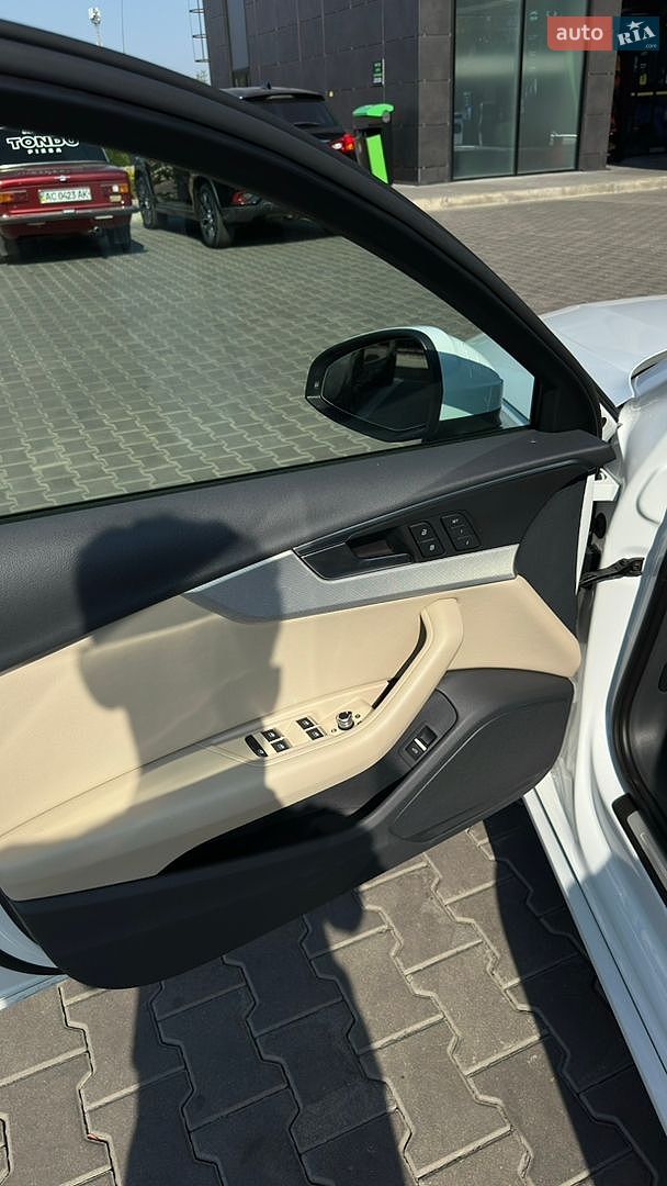 Audi A4 2018 VIN WAUDNAF41JA131191 фото оголошення 24 з 30