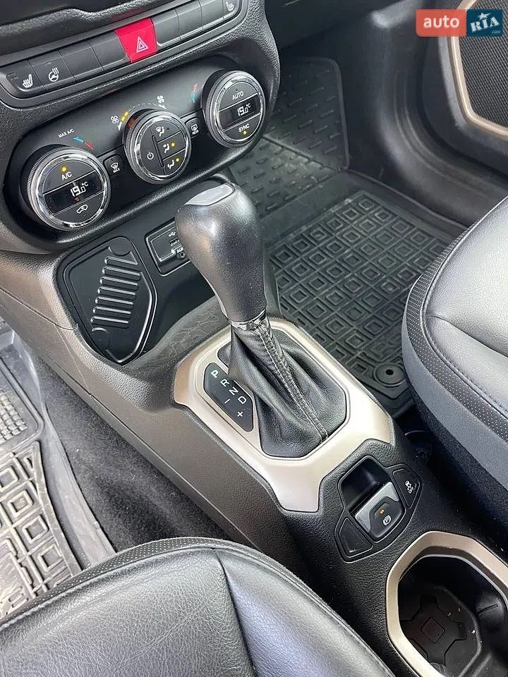 Jeep Renegade 2015 VIN ZACCJADT4FPC14688 фото оголошення 21 з 29
