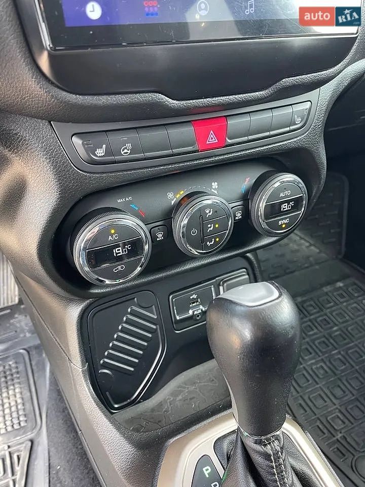Jeep Renegade 2015 VIN ZACCJADT4FPC14688 фото оголошення 20 з 29