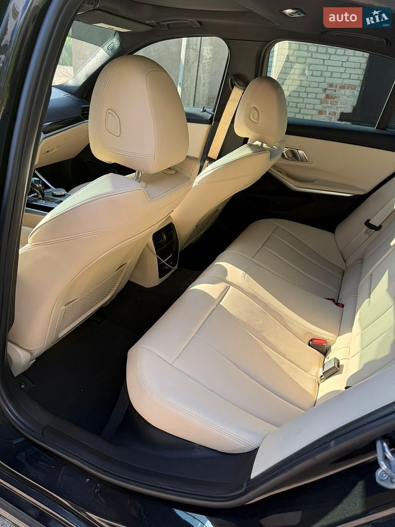 BMW 3 Series 2019 VIN WBA5R1C58KAK09506 фото оголошення 11 з 19
