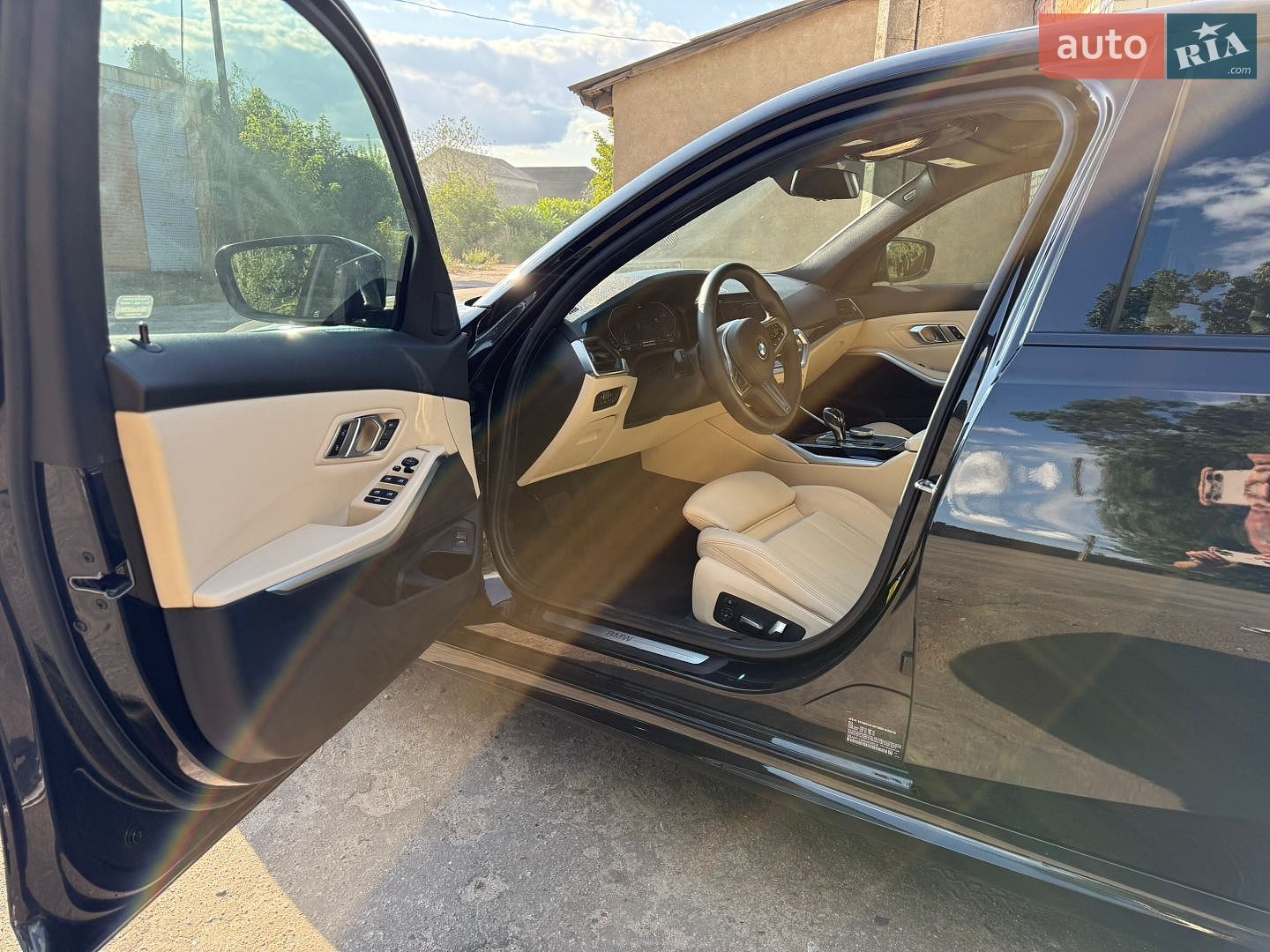 BMW 3 Series 2019 VIN WBA5R1C58KAK09506 фото оголошення 10 з 19