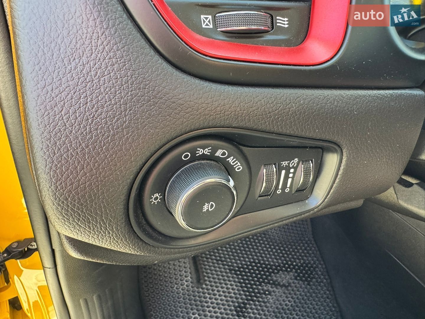 Jeep Renegade 2015 VIN ZACCJBCT0FPB54169 фото оголошення 28 з 34