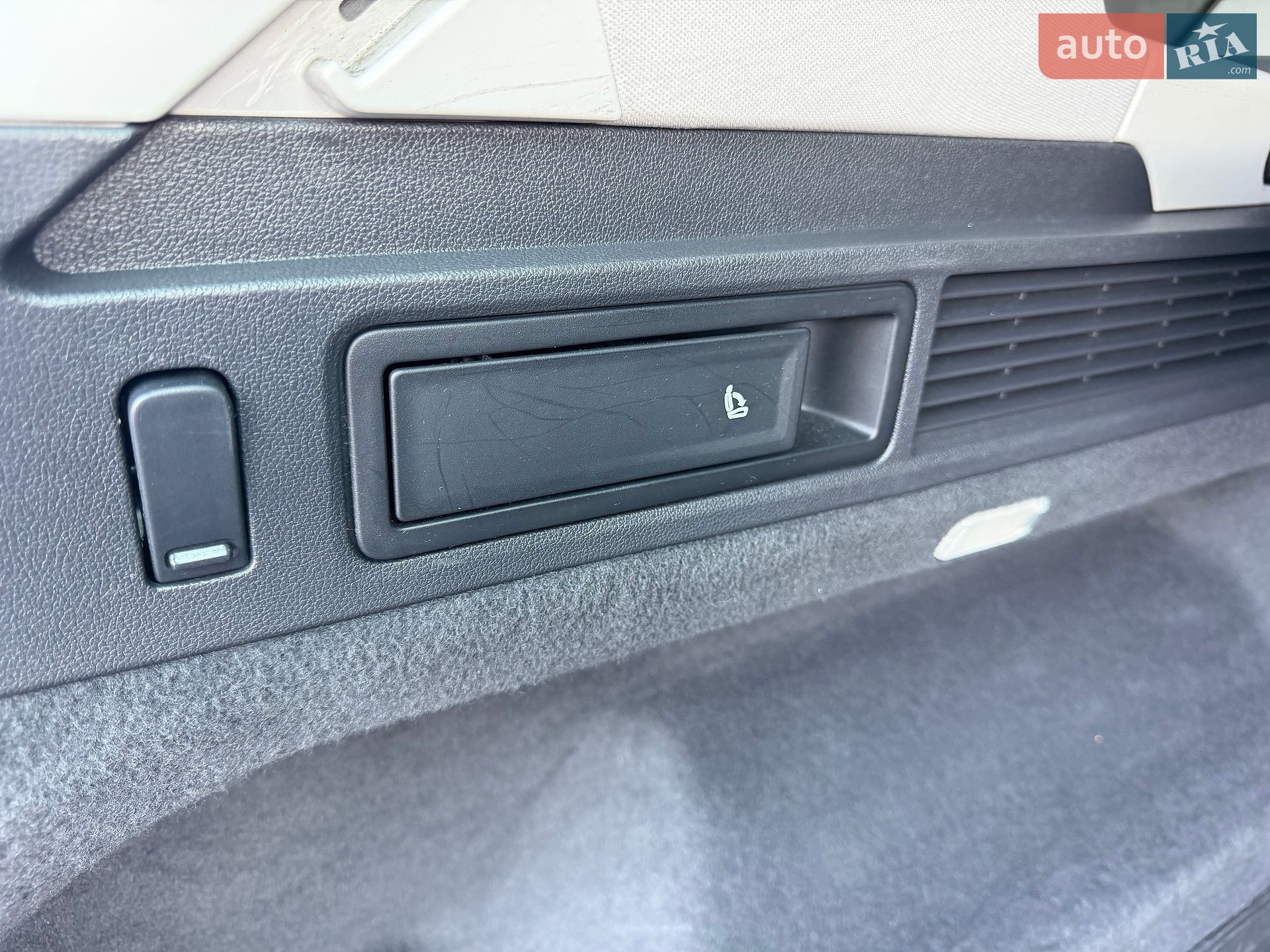 Volkswagen Touareg 2019 VIN WVGZZZCRZLD008985 фото оголошення 32 з 33