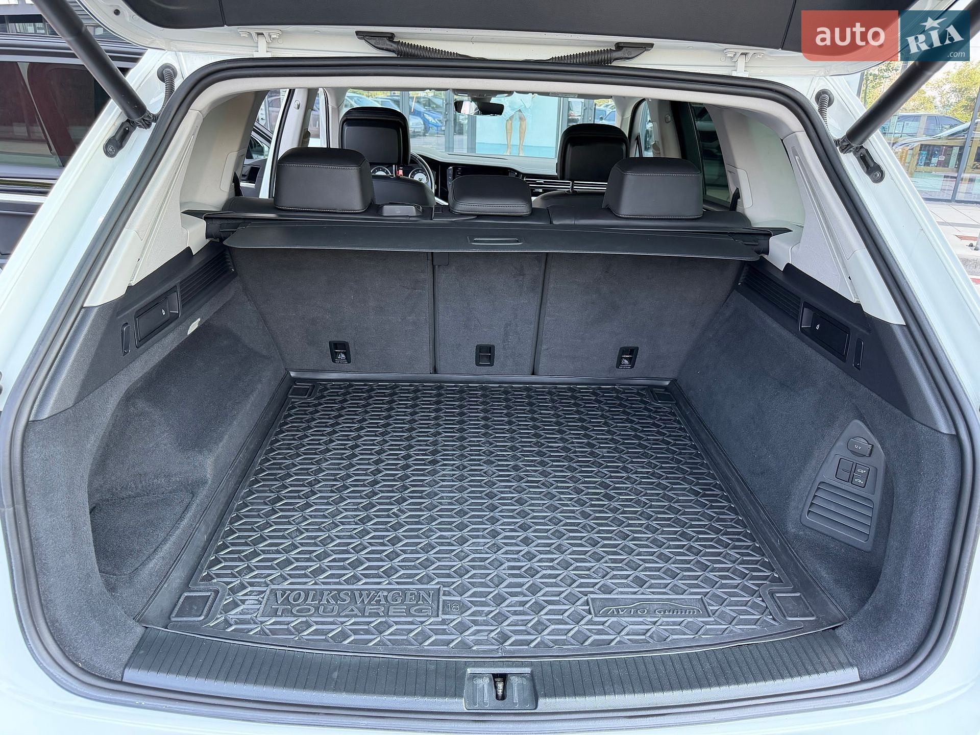 Volkswagen Touareg 2019 VIN WVGZZZCRZLD008985 фото оголошення 31 з 33
