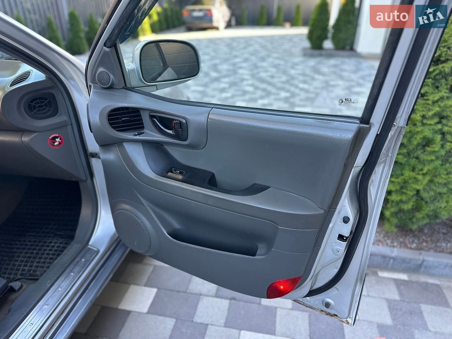 Hyundai Santa FE 2001 VIN KMHSC81AP1U029892 фото оголошення 18 з 37