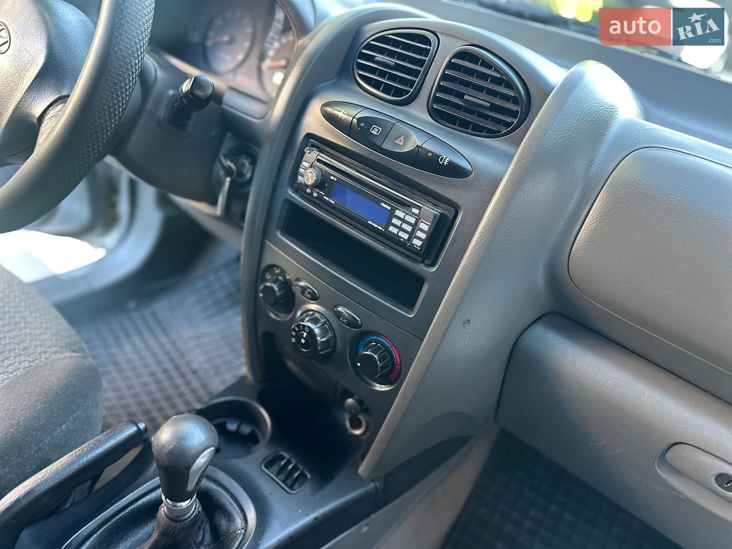 Hyundai Santa FE 2001 VIN KMHSC81AP1U029892 фото оголошення 22 з 37