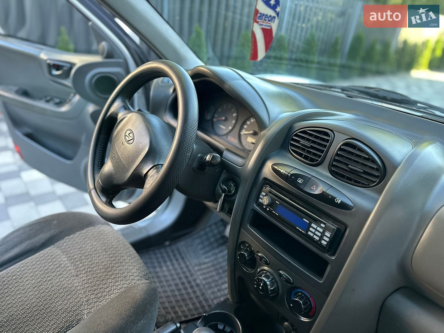 Hyundai Santa FE 2001 VIN KMHSC81AP1U029892 фото оголошення 23 з 37