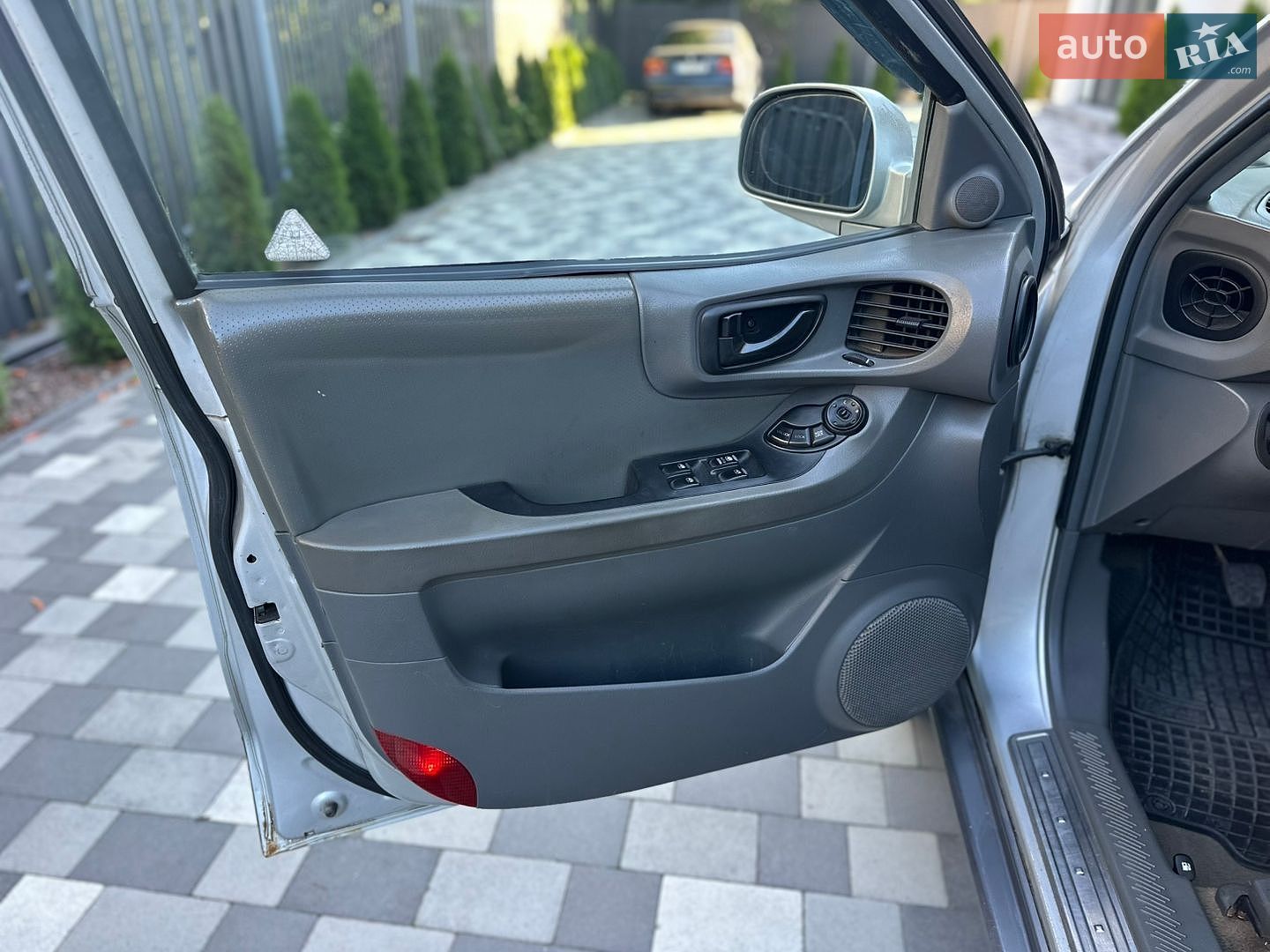 Hyundai Santa FE 2001 VIN KMHSC81AP1U029892 фото оголошення 24 з 37