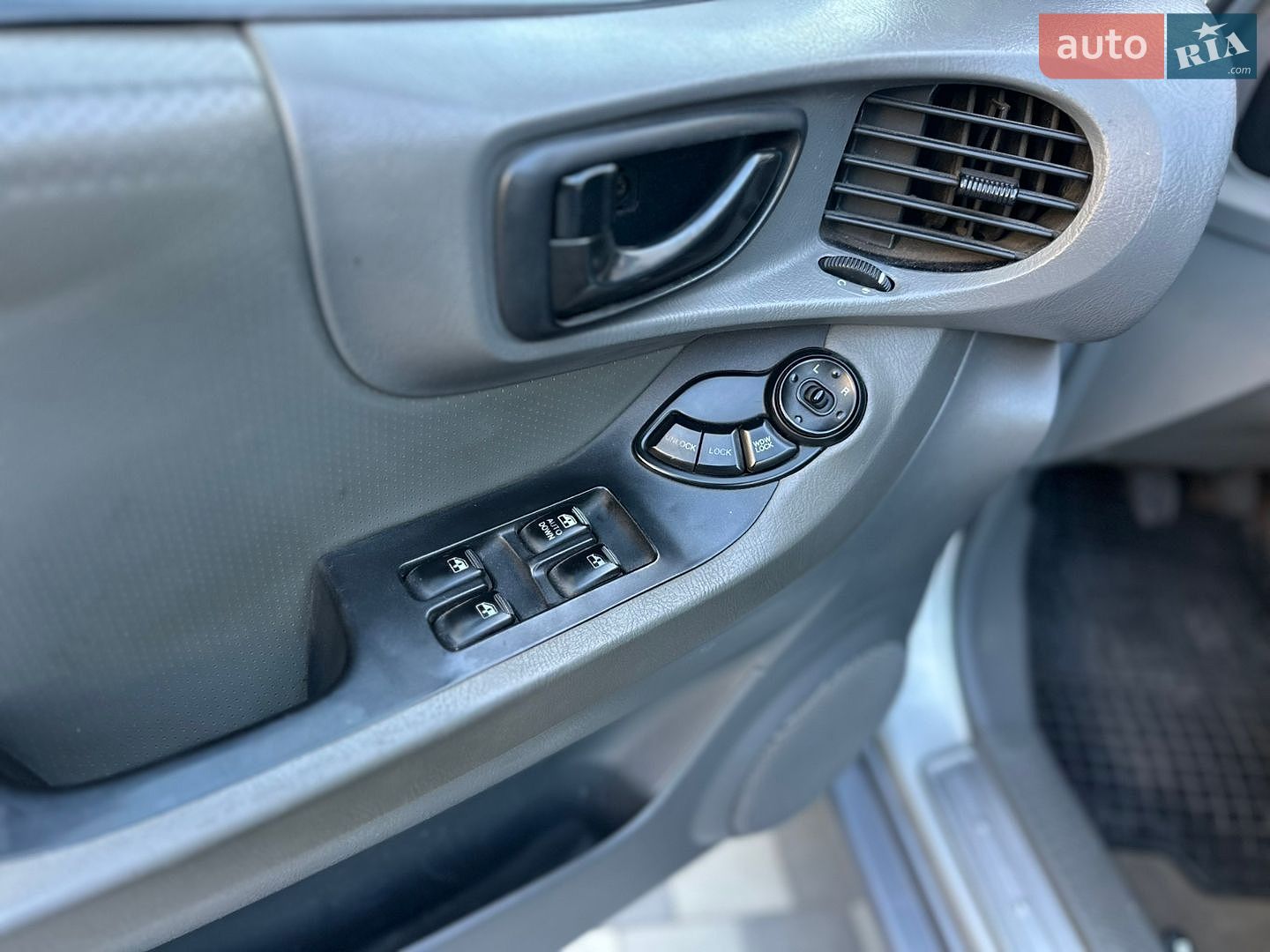Hyundai Santa FE 2001 VIN KMHSC81AP1U029892 фото оголошення 25 з 37