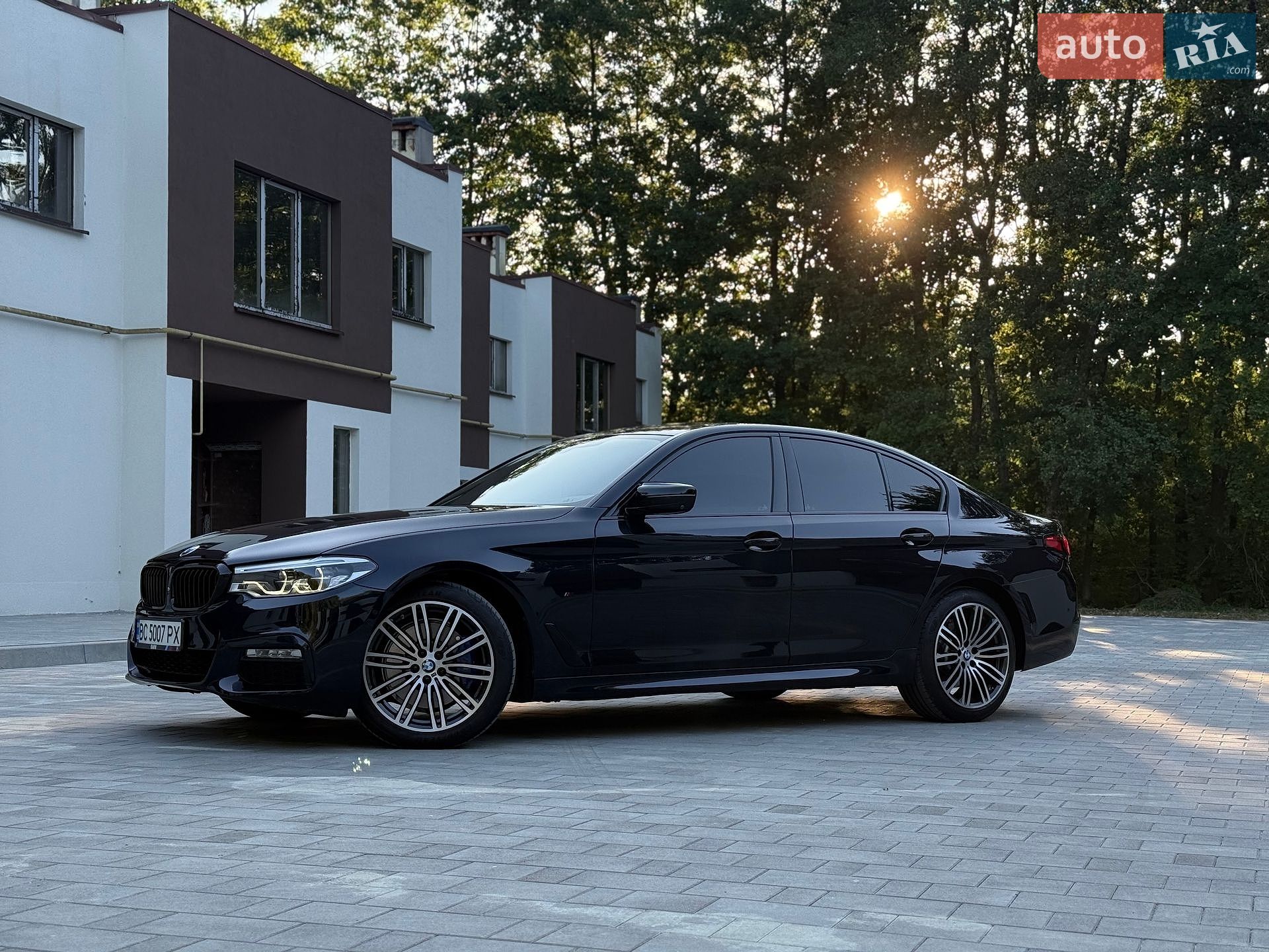 BMW 5 Series 2017 VIN WBAJA7C37HG905044 фото оголошення 27 з 122