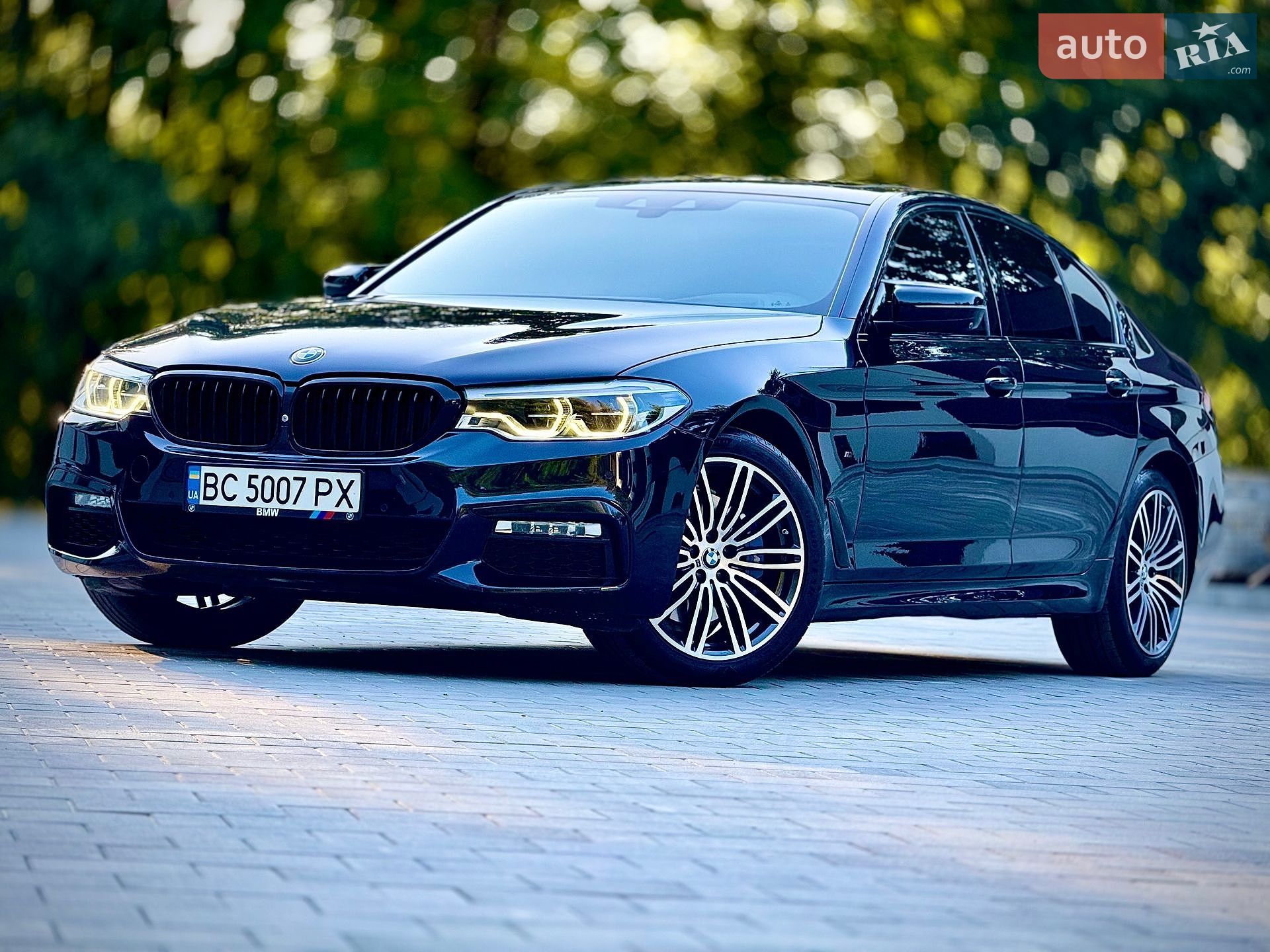 BMW 5 Series 2017 VIN WBAJA7C37HG905044 фото оголошення 2 з 122