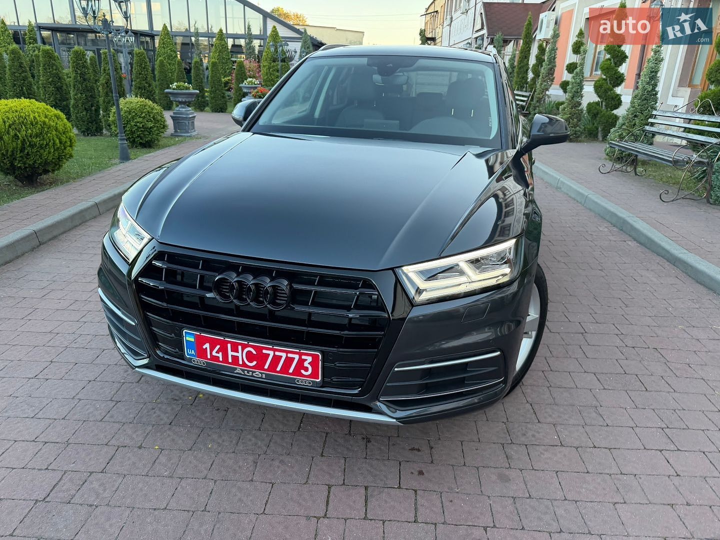 Audi Q5 2018 VIN WA1BNAFY0J2236614 фото оголошення 31 з 114