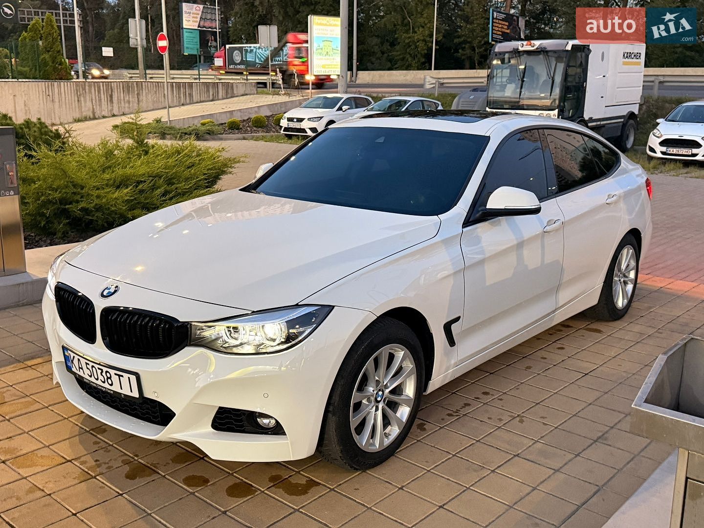 BMW 3 Series GT 2017 VIN WBA8T5104HG817395 фото оголошення 3 з 17