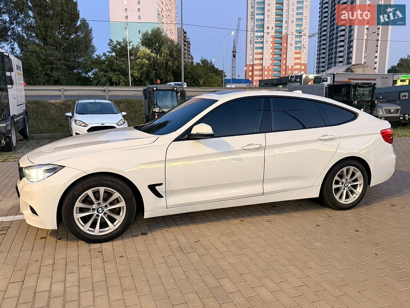 BMW 3 Series GT 2017 VIN WBA8T5104HG817395 фото оголошення 7 з 17