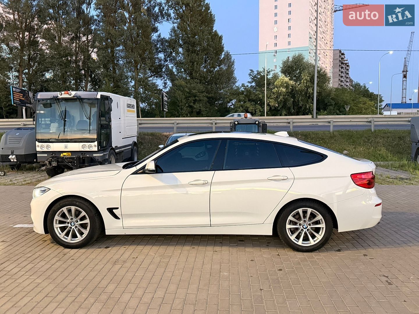BMW 3 Series GT 2017 VIN WBA8T5104HG817395 фото оголошення 2 з 17