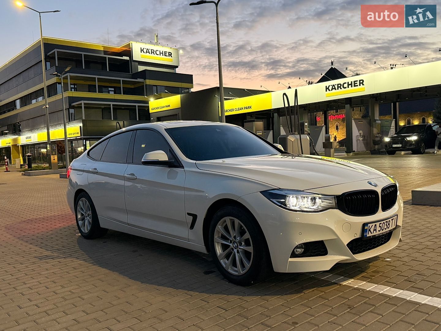 BMW 3 Series GT 2017 VIN WBA8T5104HG817395 фото оголошення 6 з 17