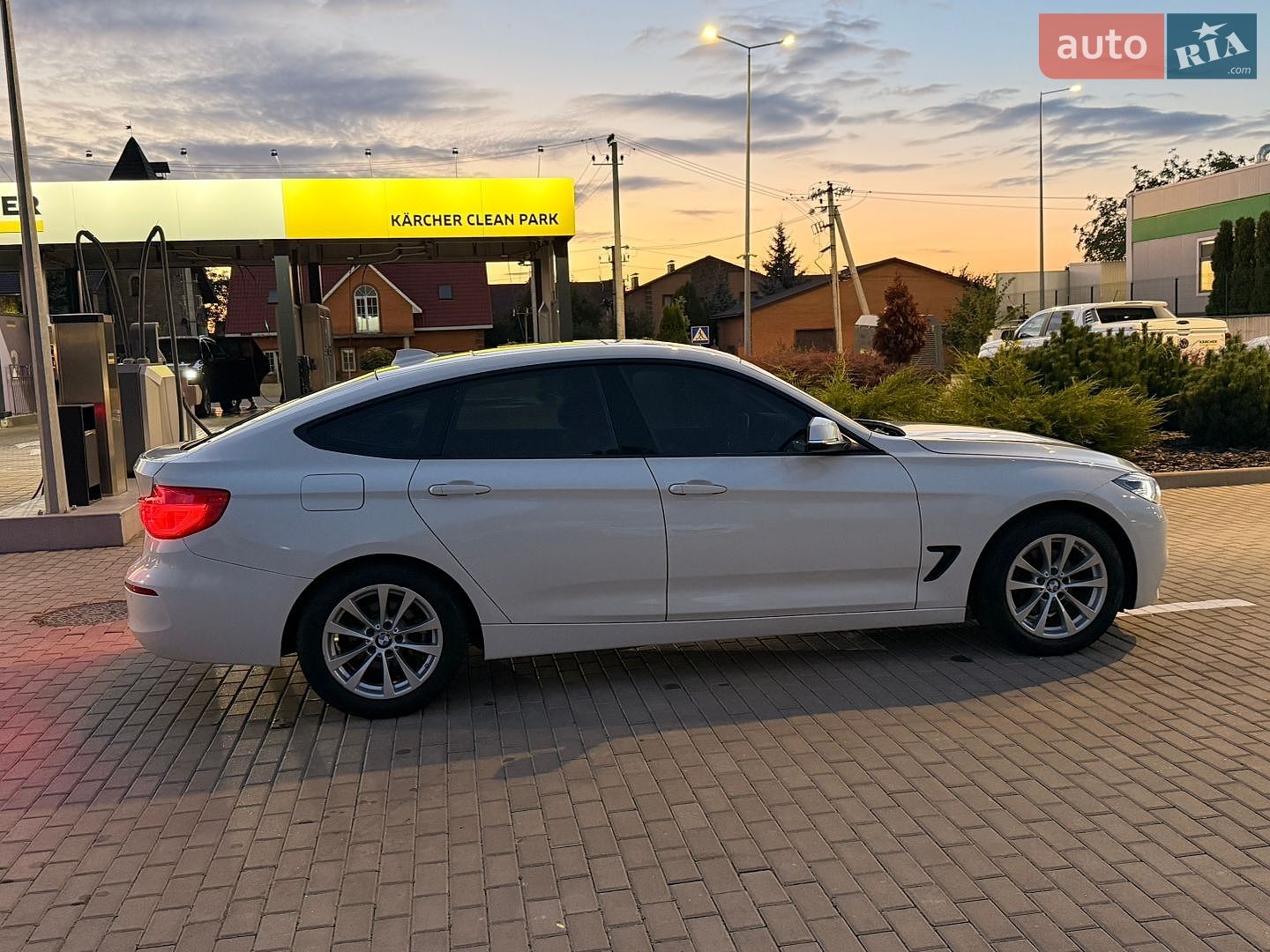 BMW 3 Series GT 2017 VIN WBA8T5104HG817395 фото оголошення 8 з 17