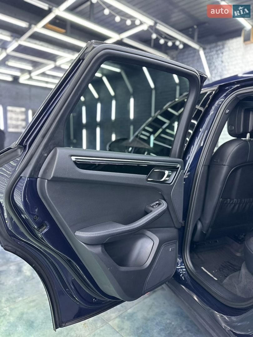 Porsche Macan 2022 VIN WP1AA2A56PLB05074 фото оголошення 10 з 11