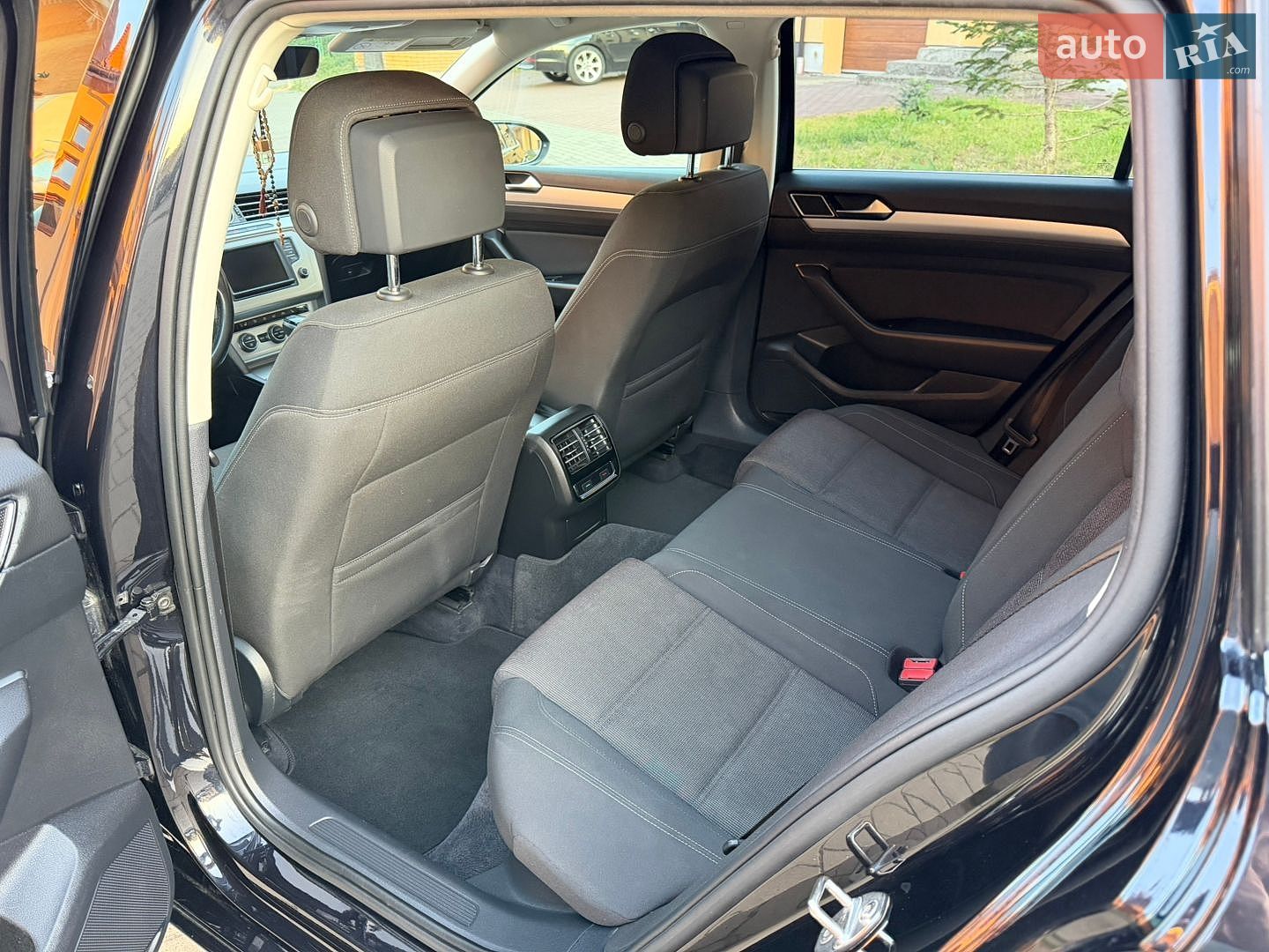 Volkswagen Passat 2016 VIN WVWZZZ3CZGE168513 фото оголошення 16 з 109