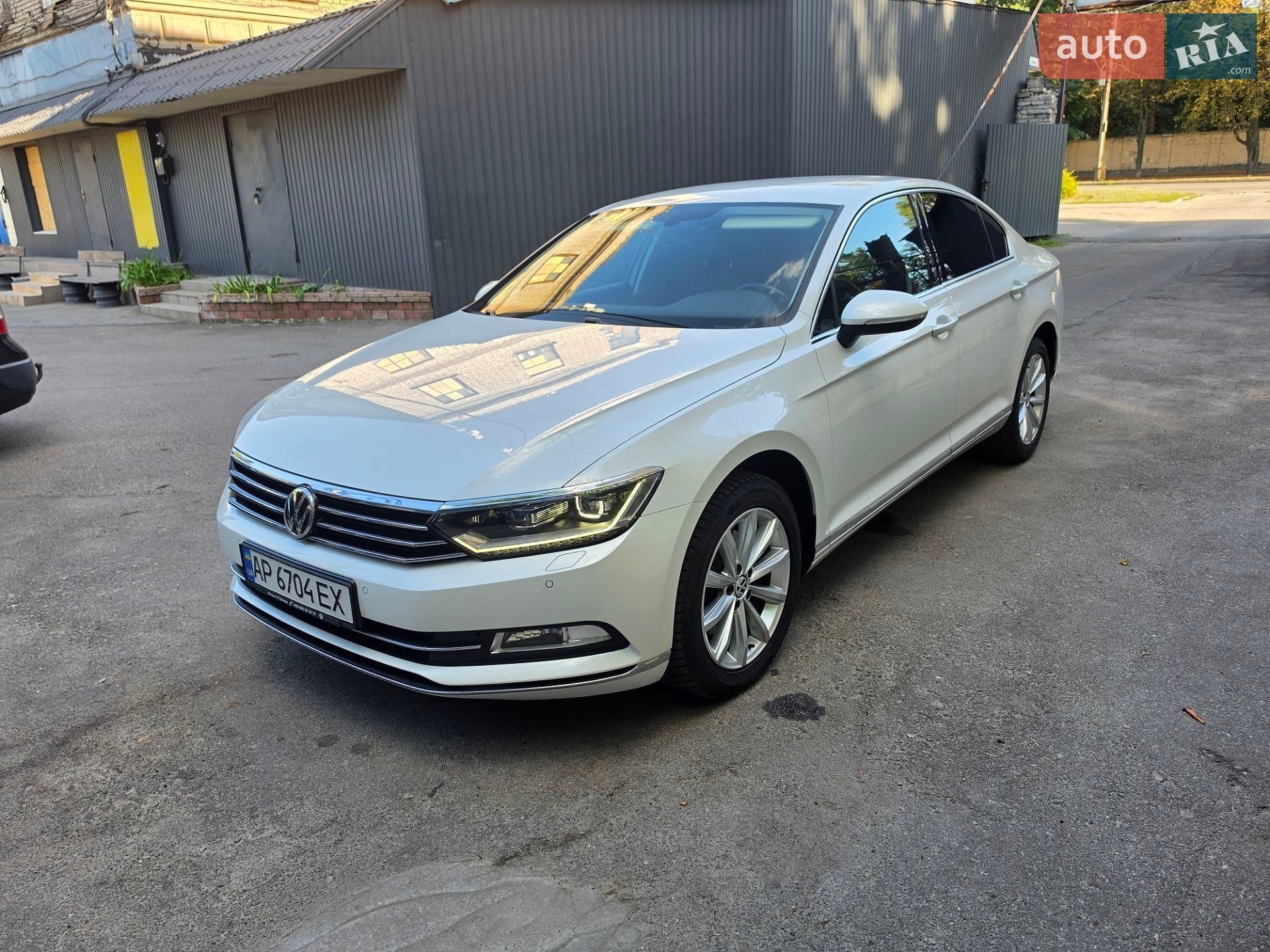 Volkswagen Passat 2018 VIN WVWZZZ3CZKE021404 фото оголошення 2 з 34