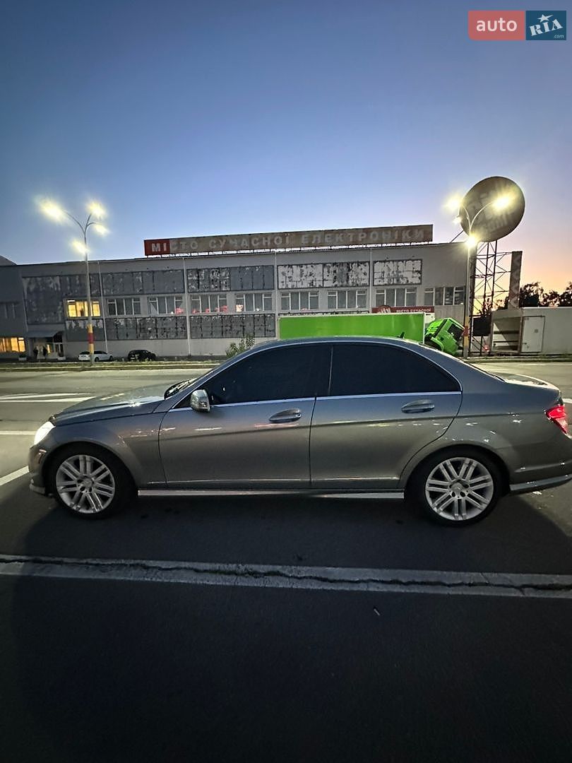 Mercedes-Benz C-Class 2011 VIN WDDGF8FBXBA517068 фото оголошення 3 з 15