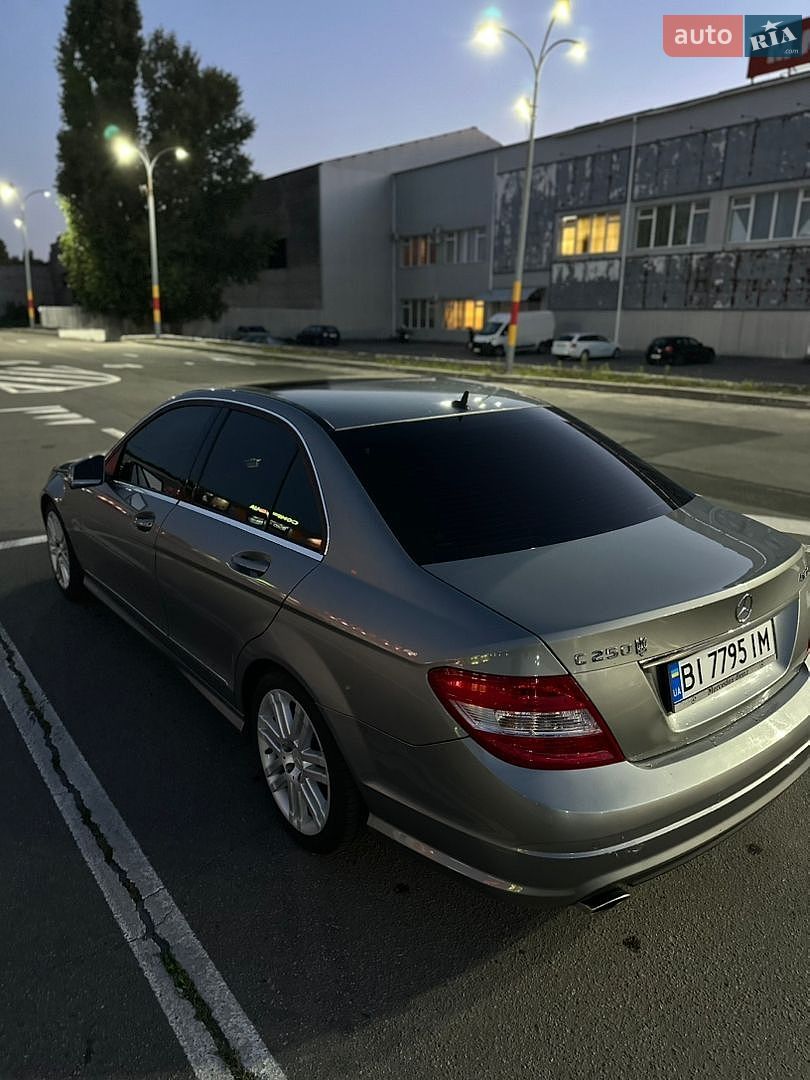 Mercedes-Benz C-Class 2011 VIN WDDGF8FBXBA517068 фото оголошення 5 з 15