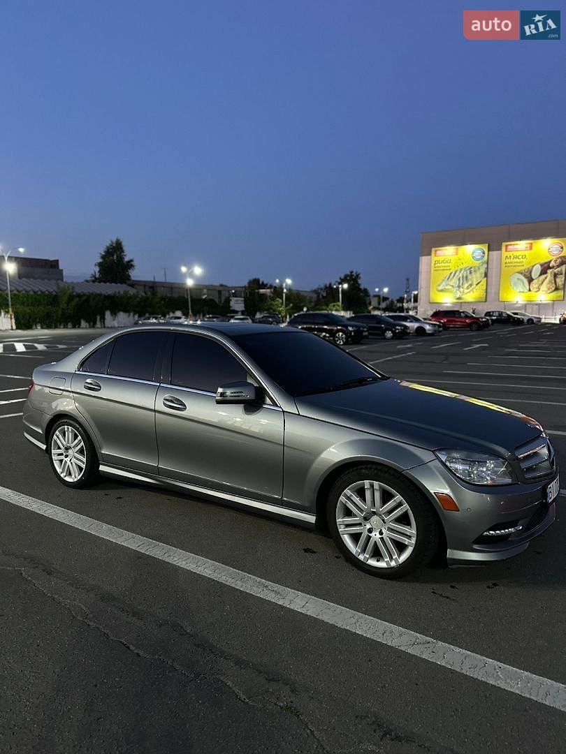 Mercedes-Benz C-Class 2011 VIN WDDGF8FBXBA517068 фото оголошення 7 з 15