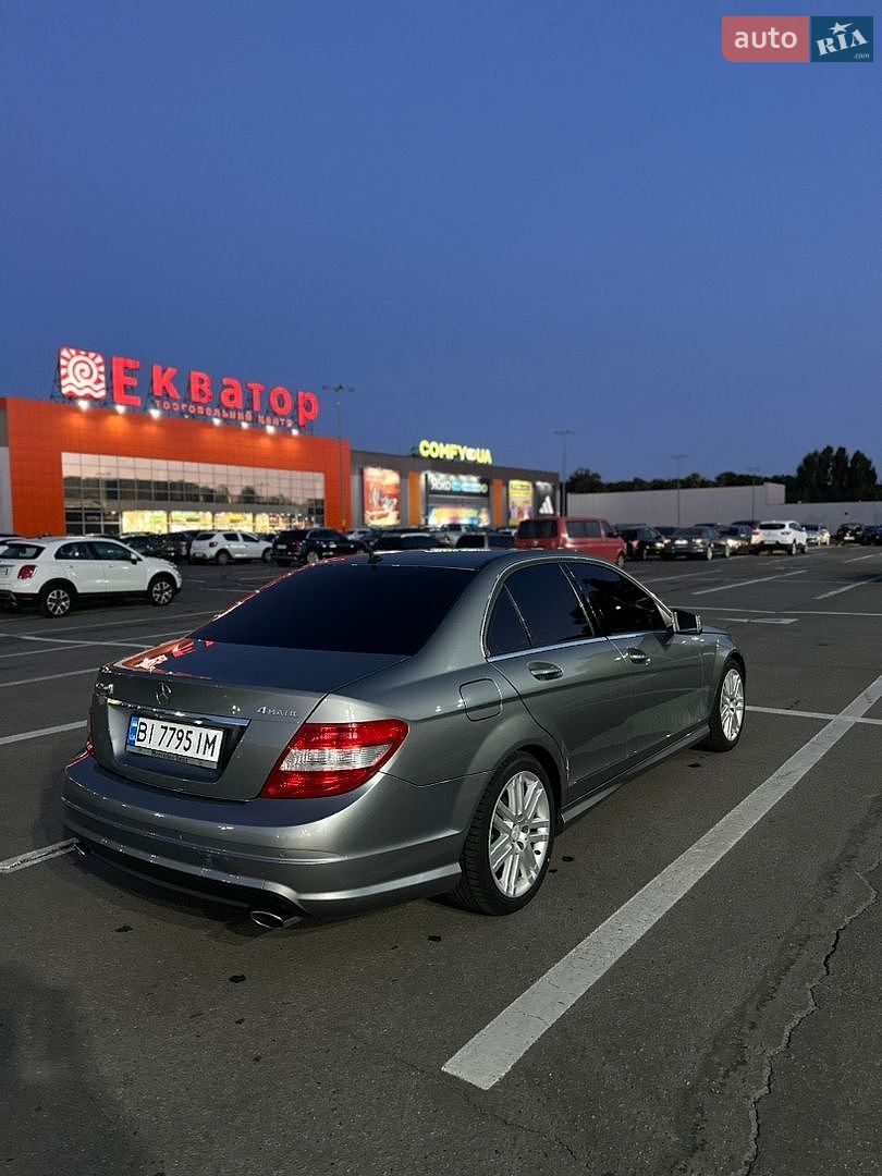 Mercedes-Benz C-Class 2011 VIN WDDGF8FBXBA517068 фото оголошення 8 з 15