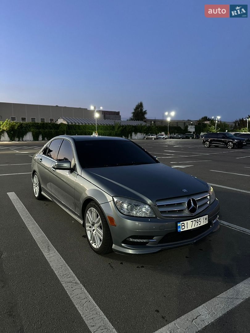Mercedes-Benz C-Class 2011 VIN WDDGF8FBXBA517068 фото оголошення 9 з 15
