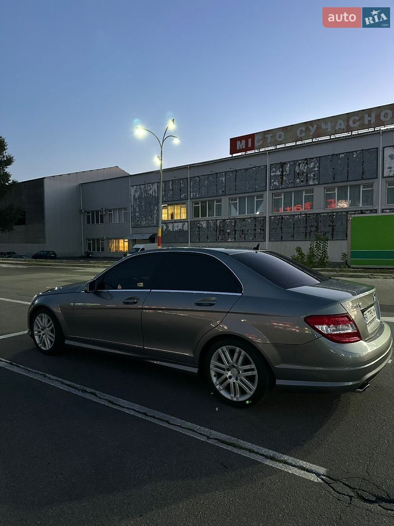 Mercedes-Benz C-Class 2011 VIN WDDGF8FBXBA517068 фото оголошення 11 з 15