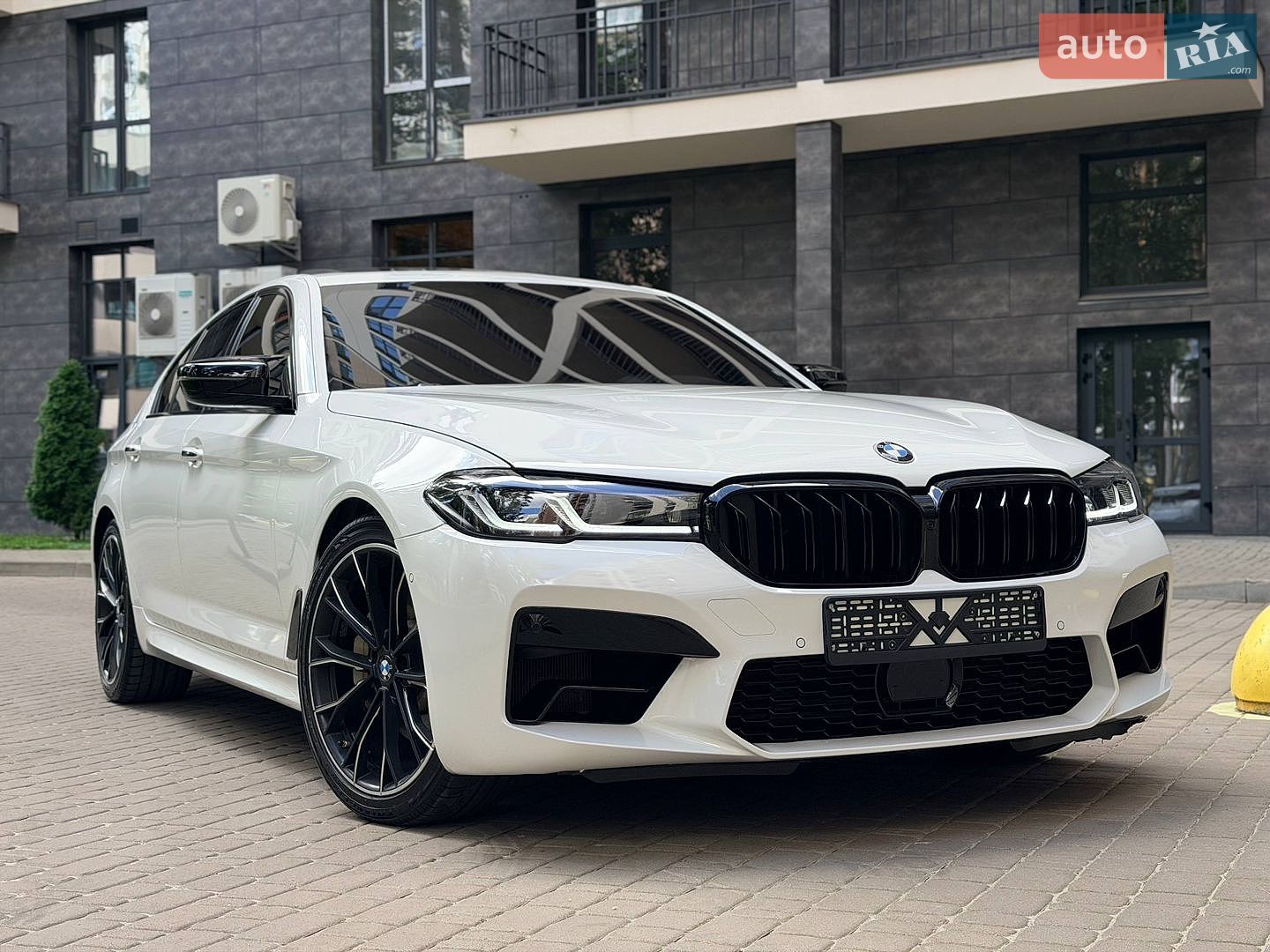 BMW 5 Series 2017 VIN WBAJE5C38HG914490 фото оголошення 2 з 27