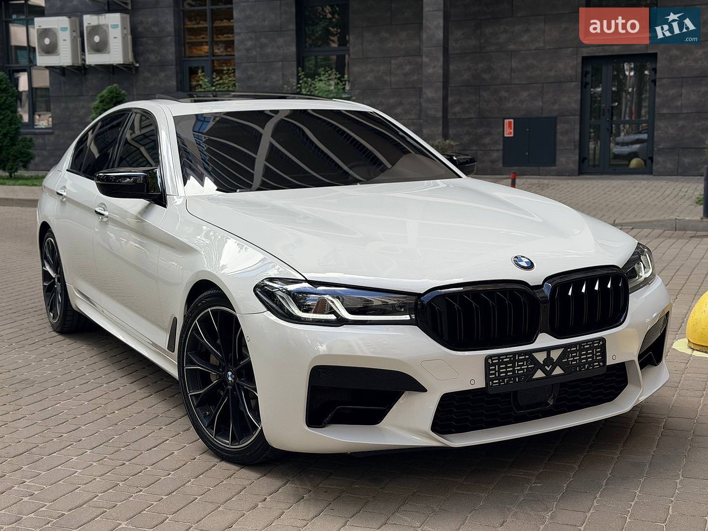BMW 5 Series 2017 VIN WBAJE5C38HG914490 фото оголошення 3 з 27