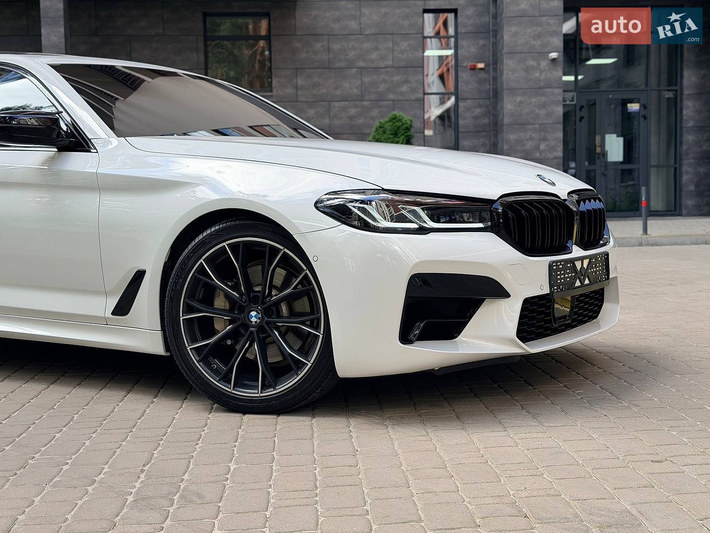 BMW 5 Series 2017 VIN WBAJE5C38HG914490 фото оголошення 4 з 27