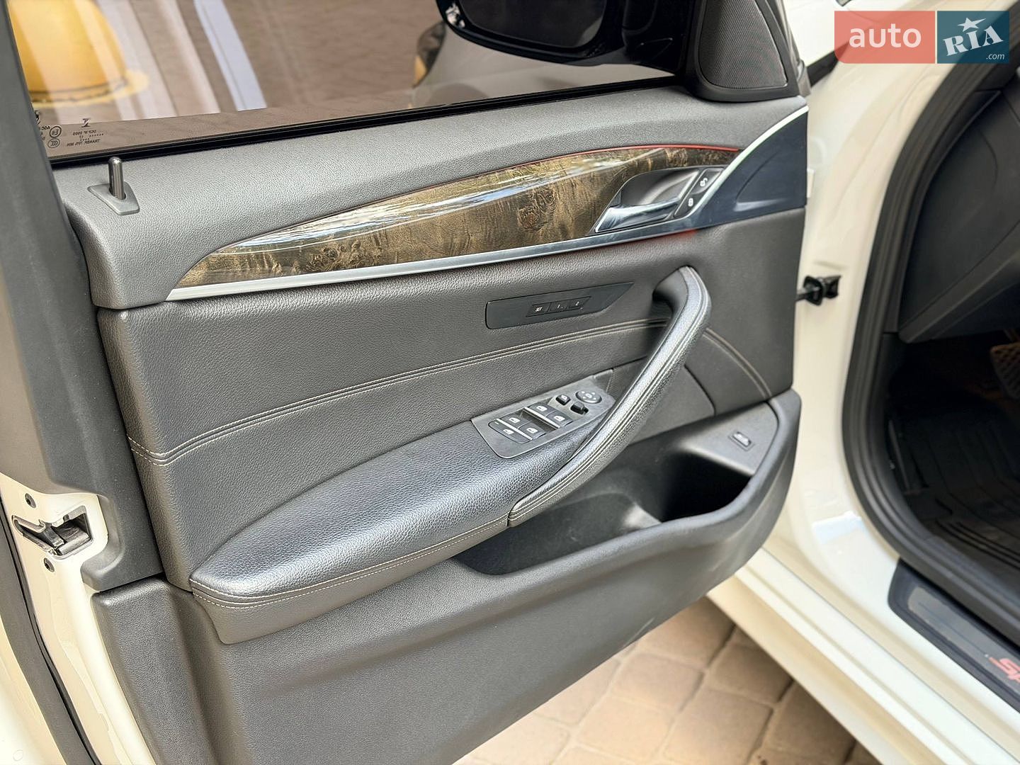 BMW 5 Series 2017 VIN WBAJE5C38HG914490 фото оголошення 19 з 27