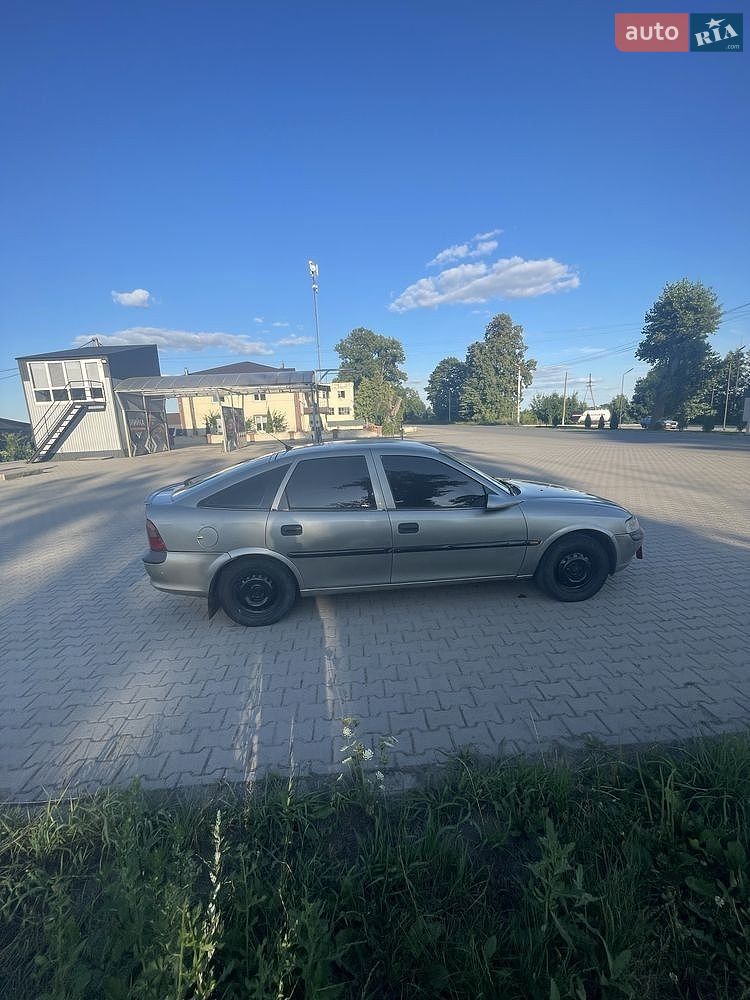 Opel Vectra 1997 VIN W0L000038V5238013 фото оголошення 2 з 8