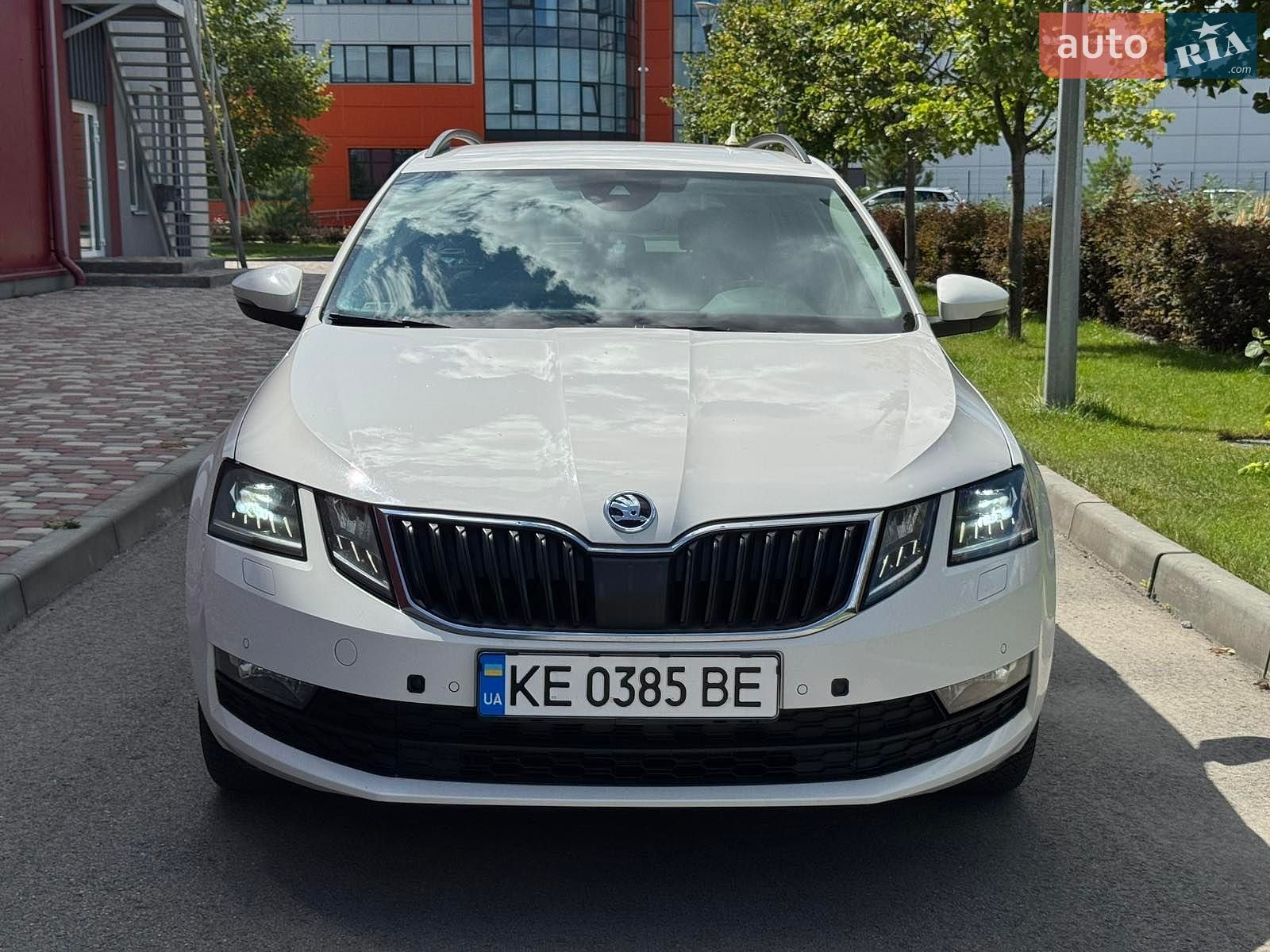 Skoda Octavia 2018 VIN TMBLJ9NE5J0257529 фото оголошення 2 з 20