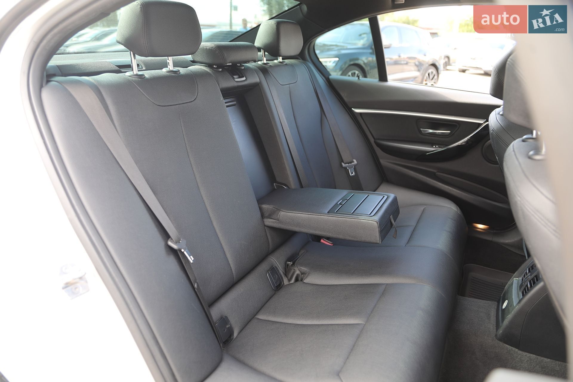 BMW 3 Series 2017 VIN WBA8D9G57JNU68760 фото оголошення 12 з 22