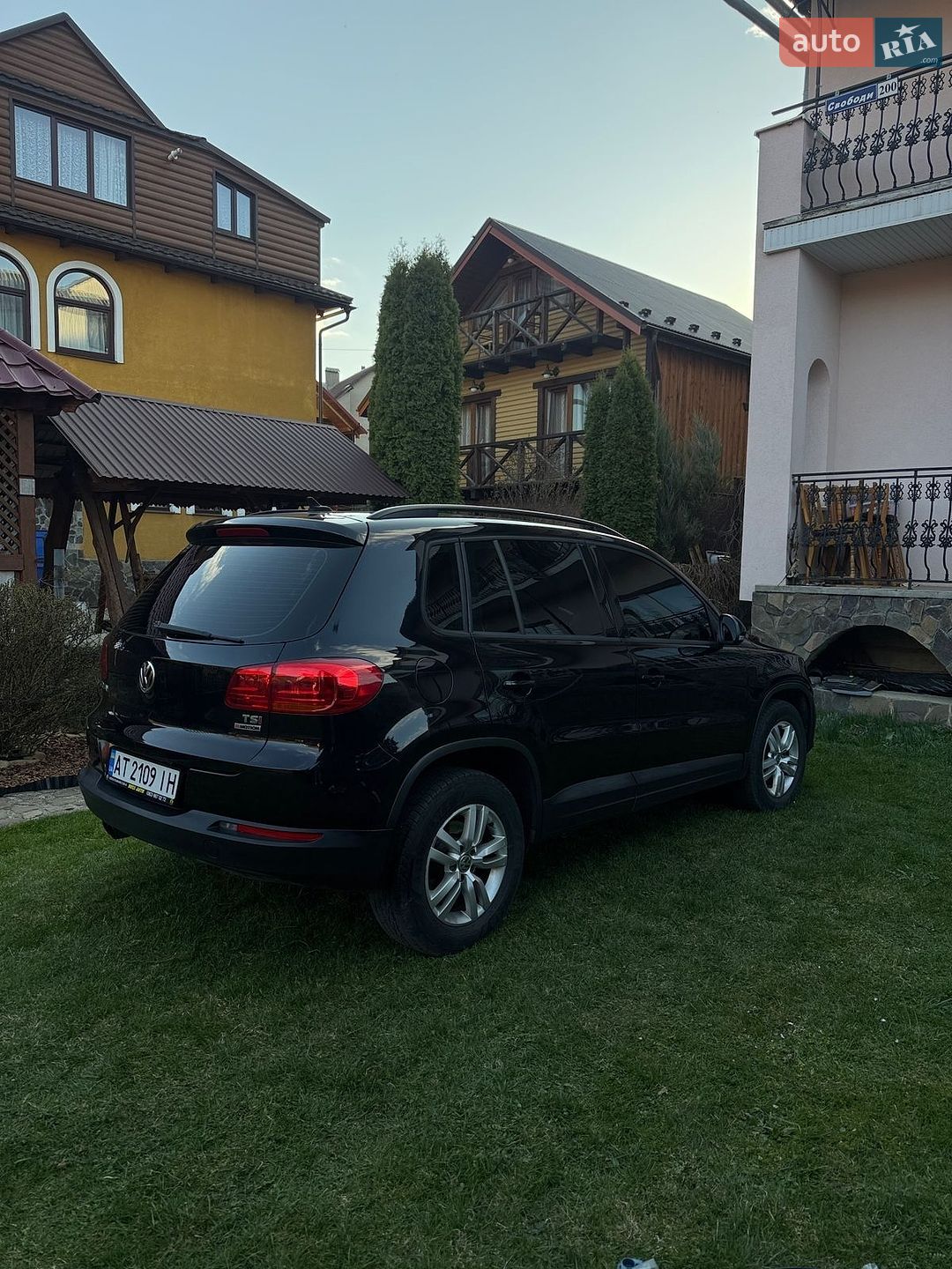 Volkswagen Tiguan 2017 VIN WVGBV7AX5HK027866 фото оголошення 2 з 5