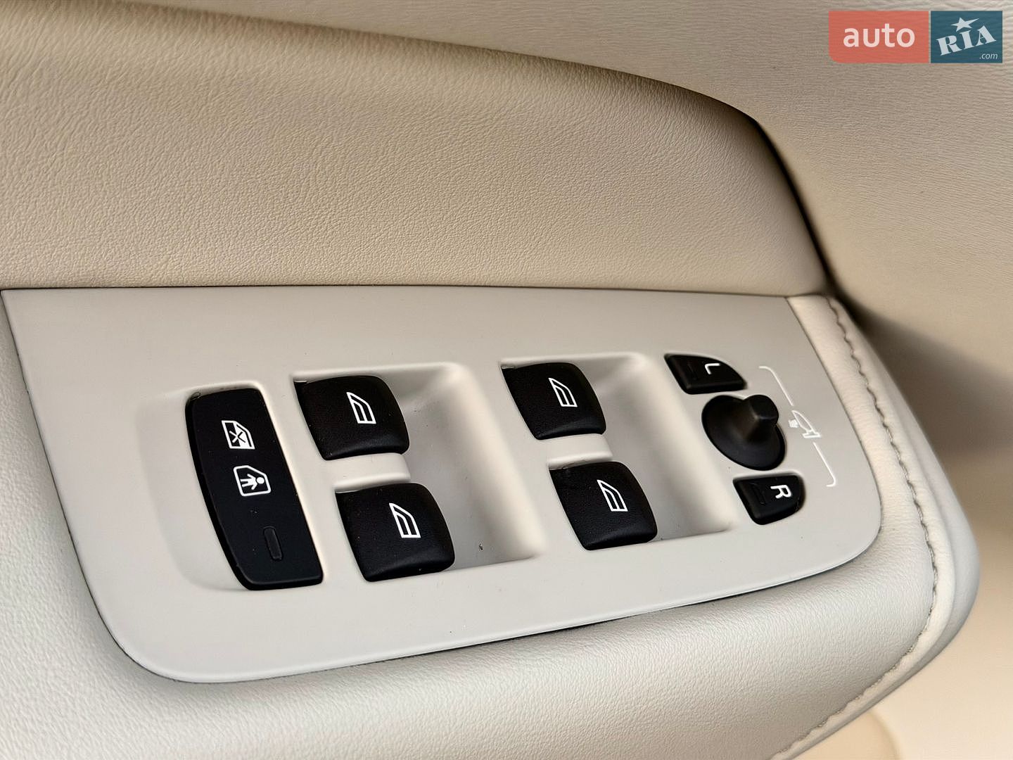 Volvo XC60 2024 VIN YV4H60RC0S1026249 фото оголошення 25 з 55