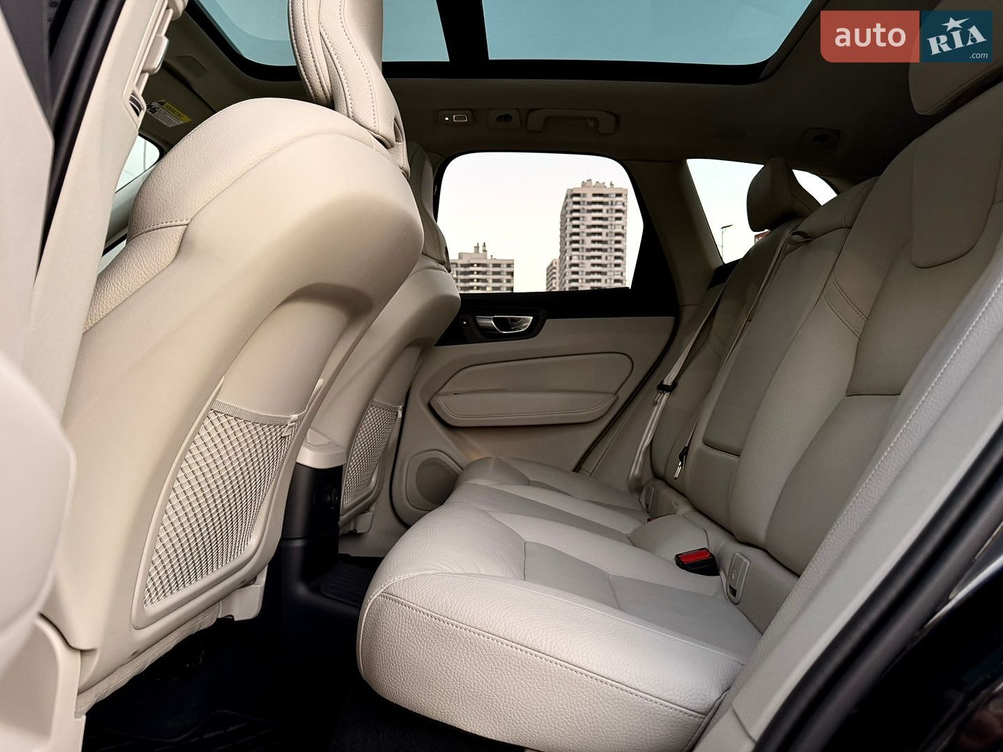 Volvo XC60 2024 VIN YV4H60RC0S1026249 фото оголошення 33 з 55